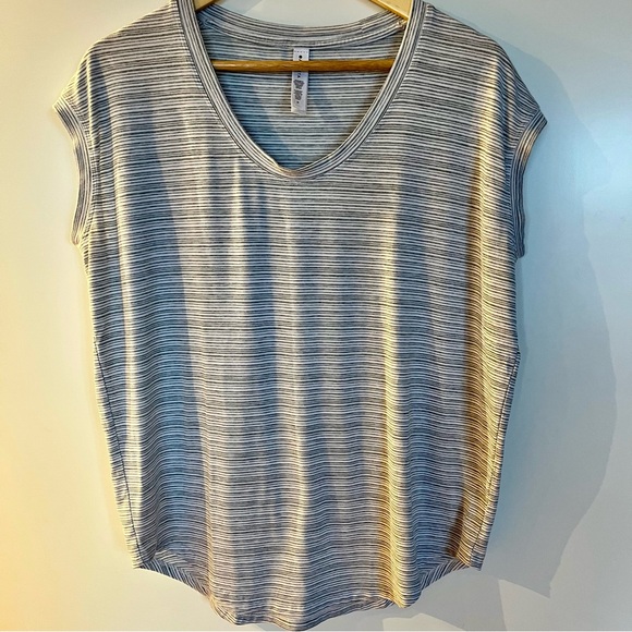 Athleta Tops - Athleta Cloudlight Stratus Striped Tee – Grey – Size M